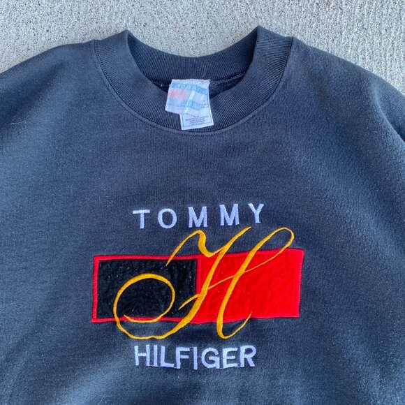 Vintage 90s b00tleg Tommy Hilfiger embroidered sweatshirt - Picture 2 of 3